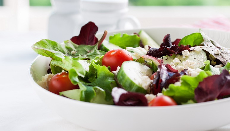 Barevné saláty plné zdraví